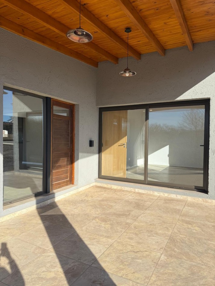 2 CHALET A ESTRENAR